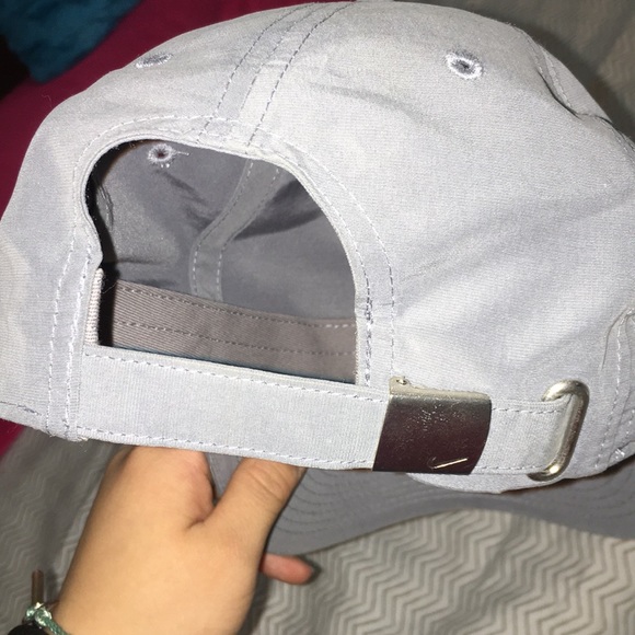 Grey Nike Hat - Picture 3 of 6